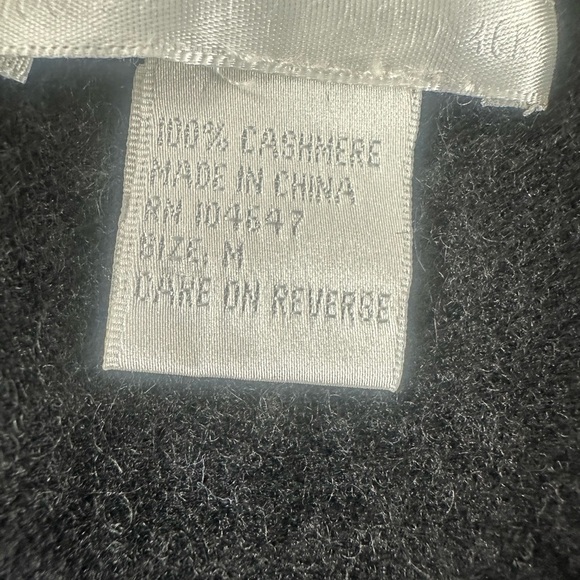 Women’s 100% 2-Ply Cashmere Black V-Neck Sweater Med Soft Luxury Knit Minimalist - Picture 3 of 4